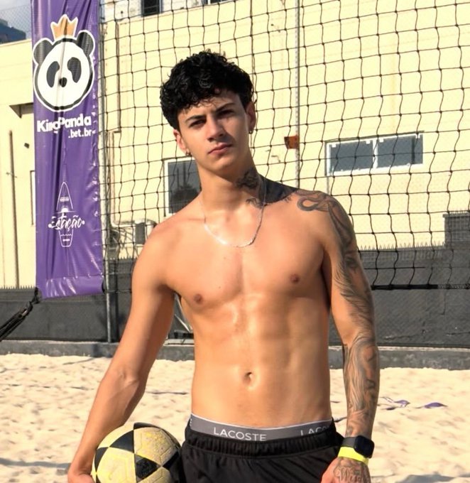 PcdRafa89992's tweet photo. Rafa Marttinz introduces his younger brother to his followers and asks: Who is more handsome?watch full video👉
https://t.co/vXyCfyVCRb https://t.co/zUAXvLZ1l2