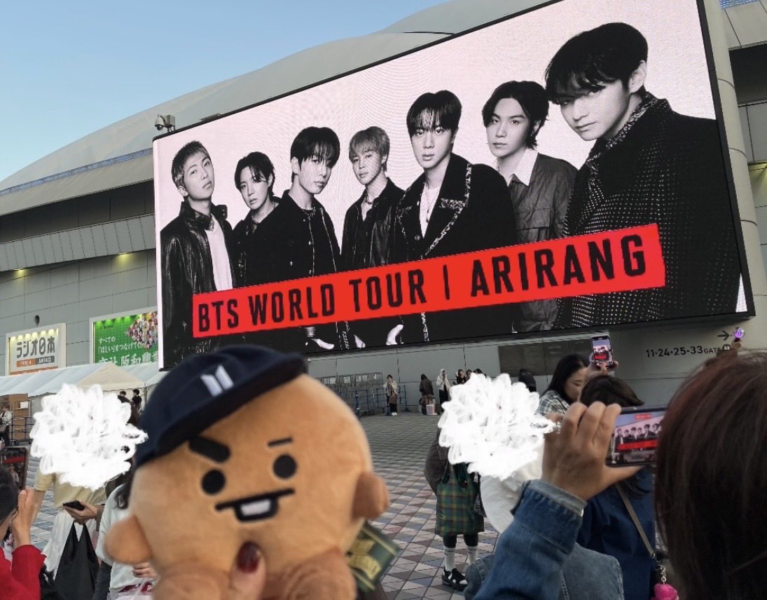 aoa0517's tweet photo. 7人、本当に楽しそう歌って踊って、ARMYの歓声に本当に嬉しそうに笑ってた😍

ユンギの破壊力も…ね😭😭😭
いまのヘアスタイル可愛すぎん？？
からのバチバチのラップされるからさ。
目も心臓も足りませぬ。
FYAで近くのステージ来たときは立ち上がりそうになったよ🥲(着席指定のところだったので) https://t.co/jzlLLaJ6Vf