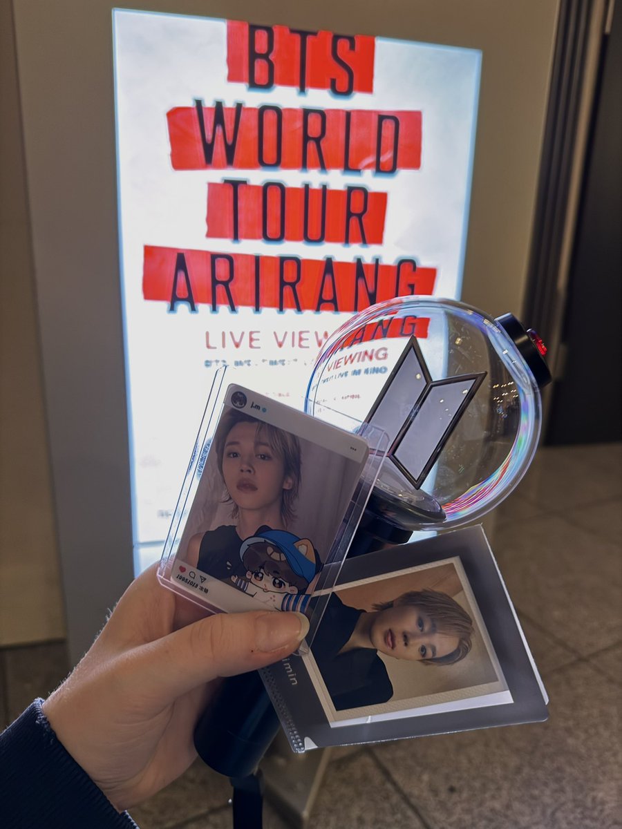 h0pe_ot7's tweet image. Japan concert Day 2 live viewing in the cinema but you live in Germany and the whole country apparently has a connection problem, so you sit in front of a black screen😀 (ofc I left and got my money back but I'm sad) #bts_arirang #arirang_japan_day2 #bts #arirangliveviewing