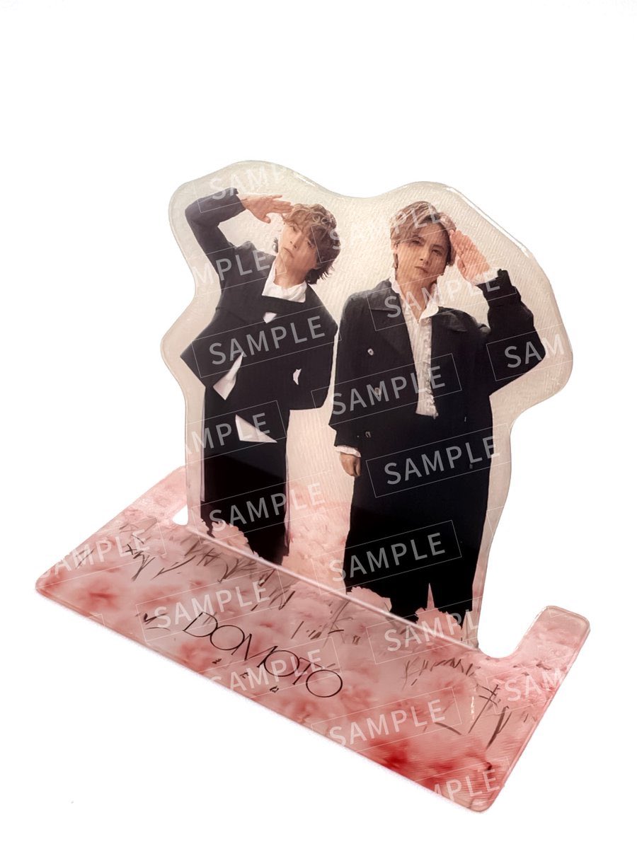 にいに tweet media