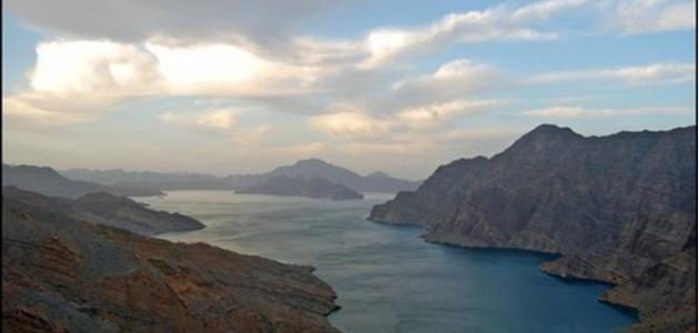 aboali31082004's tweet photo. عم فكّر أفتح كافيه بمضيق هرمز نبيع قهوة للسفن العالقة… لنقبر الفقر والله https://t.co/JrMbh8jh2N