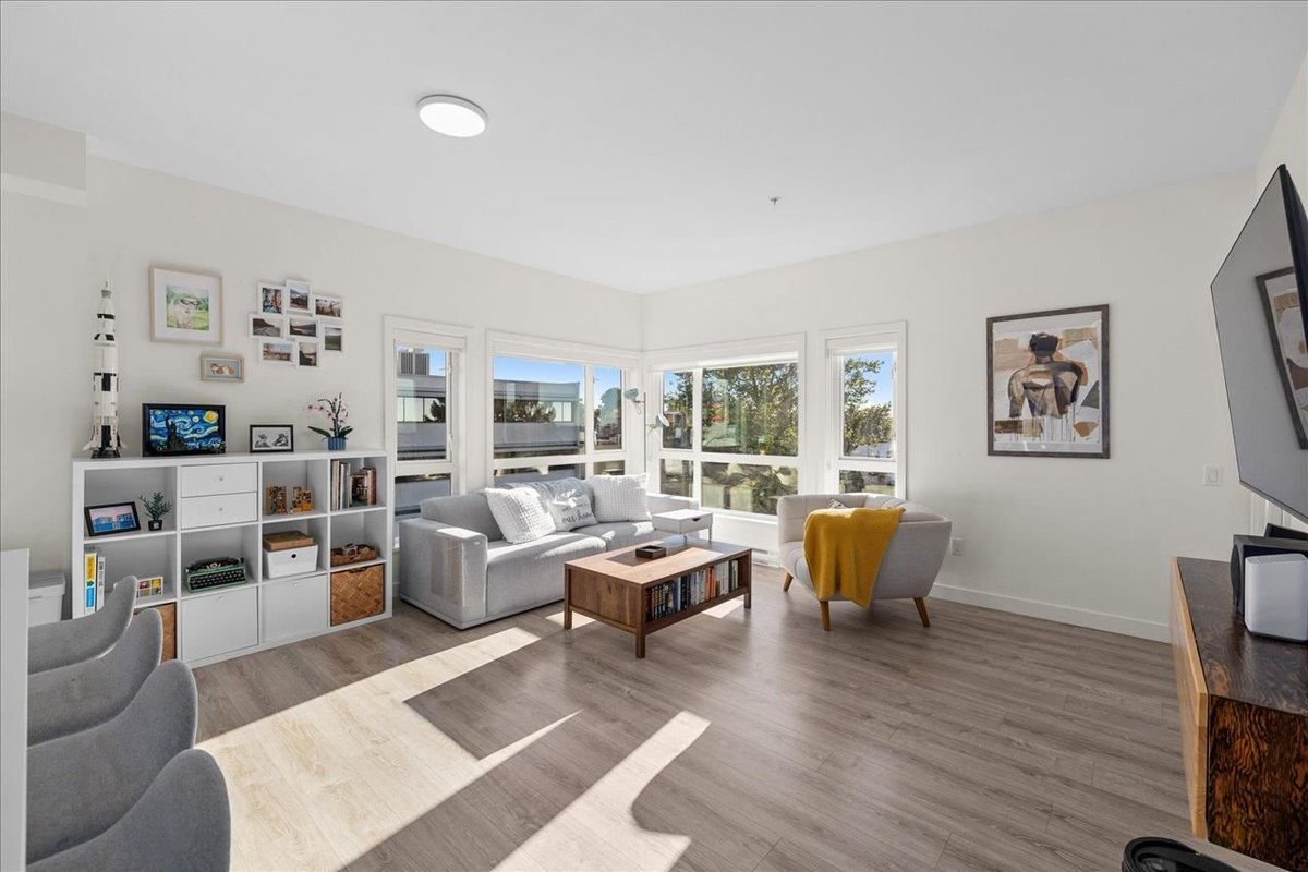 RadnerReyes's tweet image. ✨ Bright • Spacious • Move-In Ready in Uptown New West! ☀️This 3 Bed, 2 Bath CORNER UNIT features a functional layout + private exposure! Explore it here 👉 bridgewellgroup.ca/402-610-brantf… #newwest #burnaby #vancouver