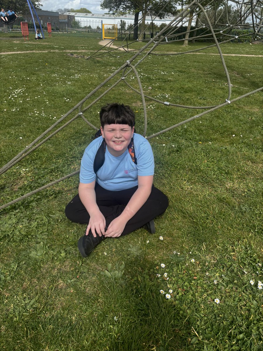 _SuttonHouse_'s tweet image. Trip to the park as a well-earned reward 🌳 Pupils practised road safety on the way and developed their gross motor skills through active play! #OutdoorLearning #LifeSkills