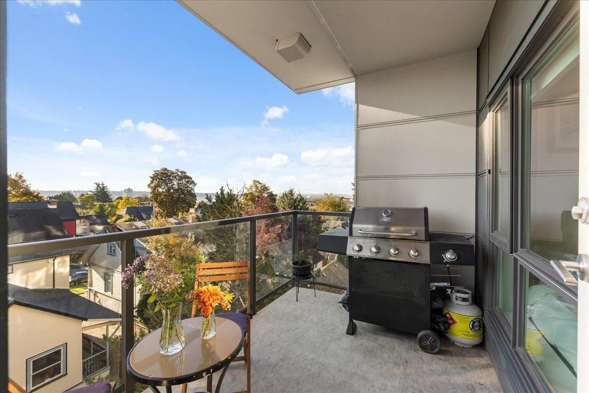 RadnerReyes's tweet image. ✨ Bright • Spacious • Move-In Ready in Uptown New West! ☀️This 3 Bed, 2 Bath CORNER UNIT features a functional layout + private exposure! Explore it here 👉 bridgewellgroup.ca/402-610-brantf… #newwest #burnaby #vancouver