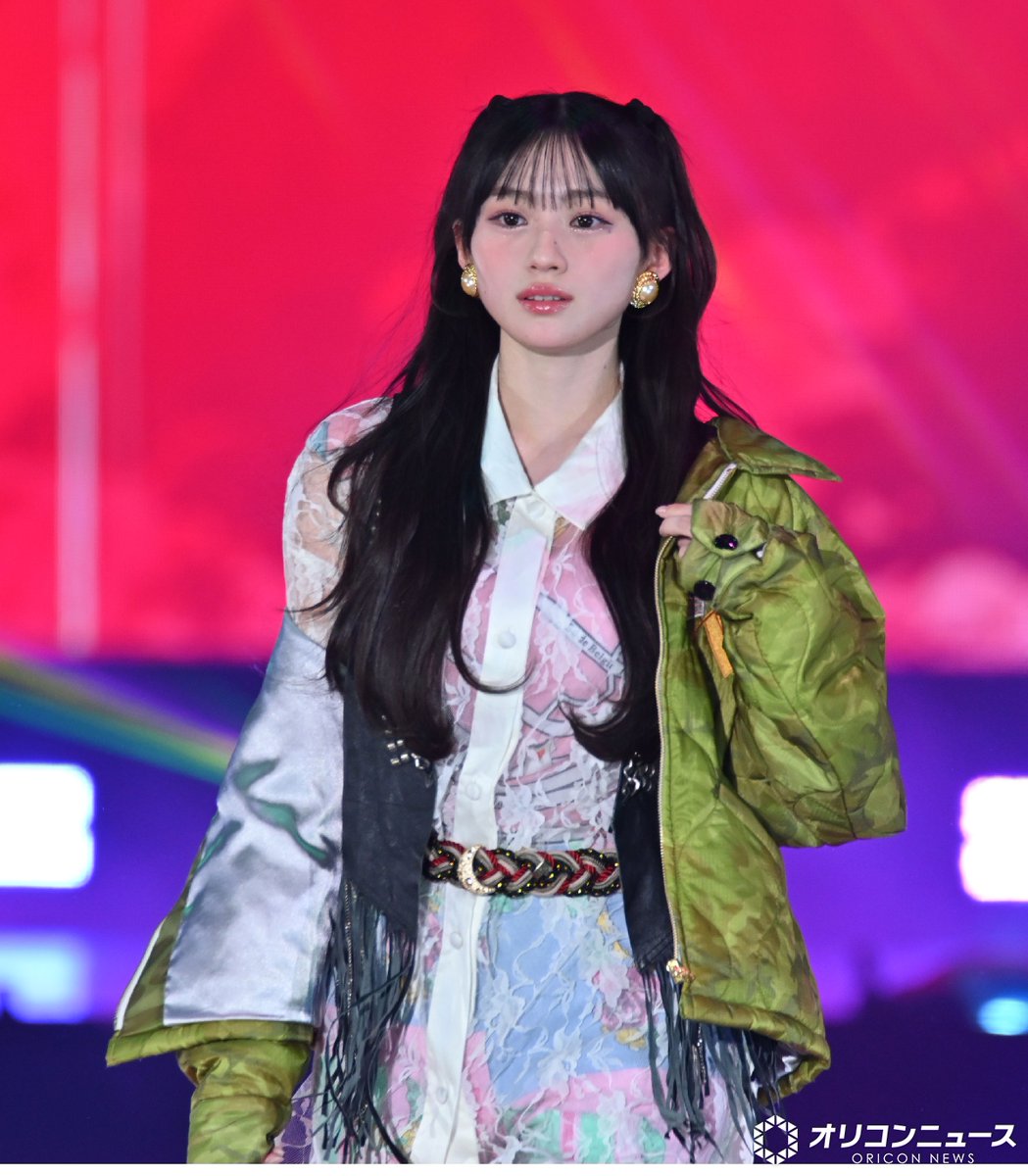 oricon's tweet photo. 【🌼ガルアワ 26 S/S🌼】
乃木坂46・川﨑桜

個性的な古着スタイルにもかわいさチラリ💕
https://t.co/s7xmDN2fk7

＼フォトギャラ随時更新中📸🌟／
https://t.co/HgN57tWkzK

#ガルアワ2026SS https://t.co/O2tMCFrQSg