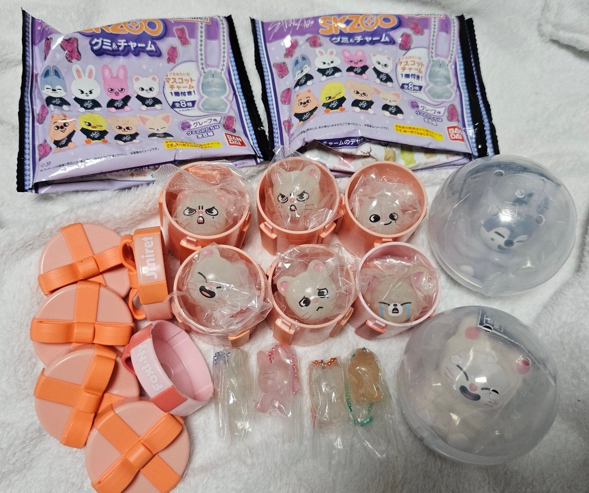 가챠 부자가 되어씁니다~♡
지니렛 풀셋은 너무 좋지만 나도 울고싶다 폭시니야 ㅠㅜㅋㅋㅋ
라이트 가챠는 중복이라 교환 구해볼까 싶음ㅎㅎㅎㅎㅎ