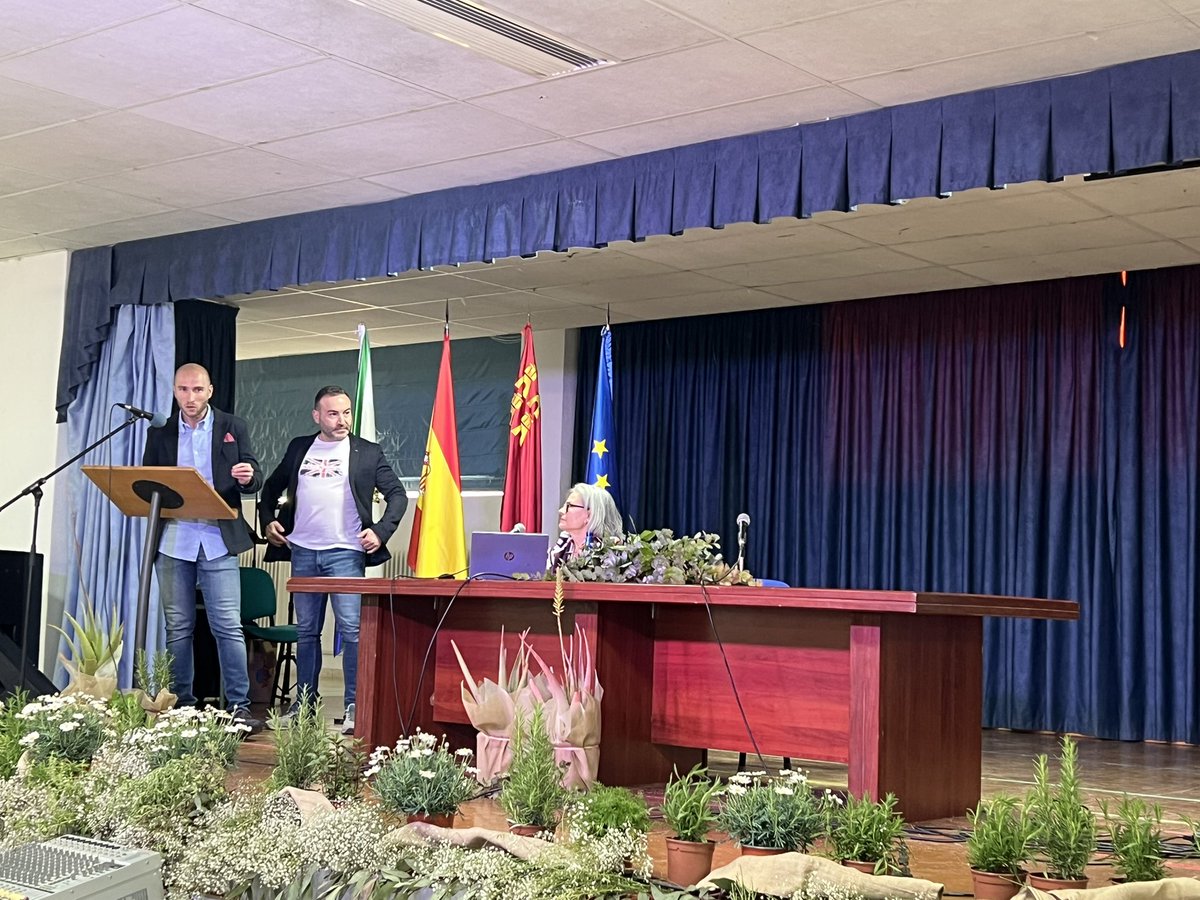 Socfic_'s tweet photo. Antonio Manuel Martínez-Canales Moreno y Antonio Jorge Murcia presenta la Farmacia Proyecto SOCFIC, focalizada en el paciente y con un registro real del mismo para evidenciar que todo lo que se le ofrece tiene un sentido. https://t.co/PIaLzmlgEj