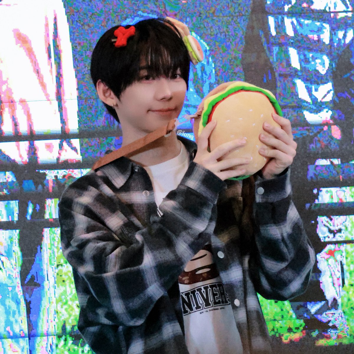 Lunarrr_🦈 tweet media