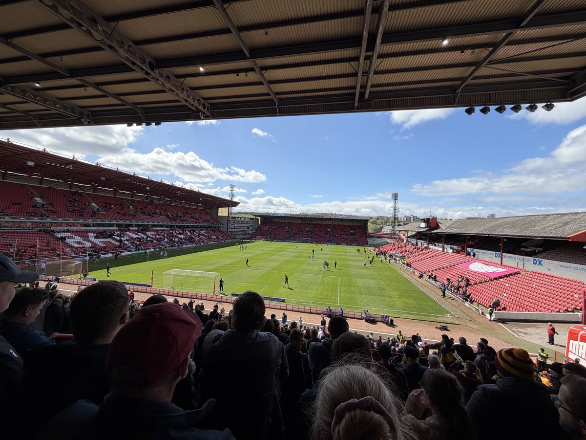 missict's tweet photo. A trip over the hill to Oakwell today to watch the mighty Bantams! ⬆️ 🐓 #bcafc @officialbantams https://t.co/2HQ4fFZ7ju