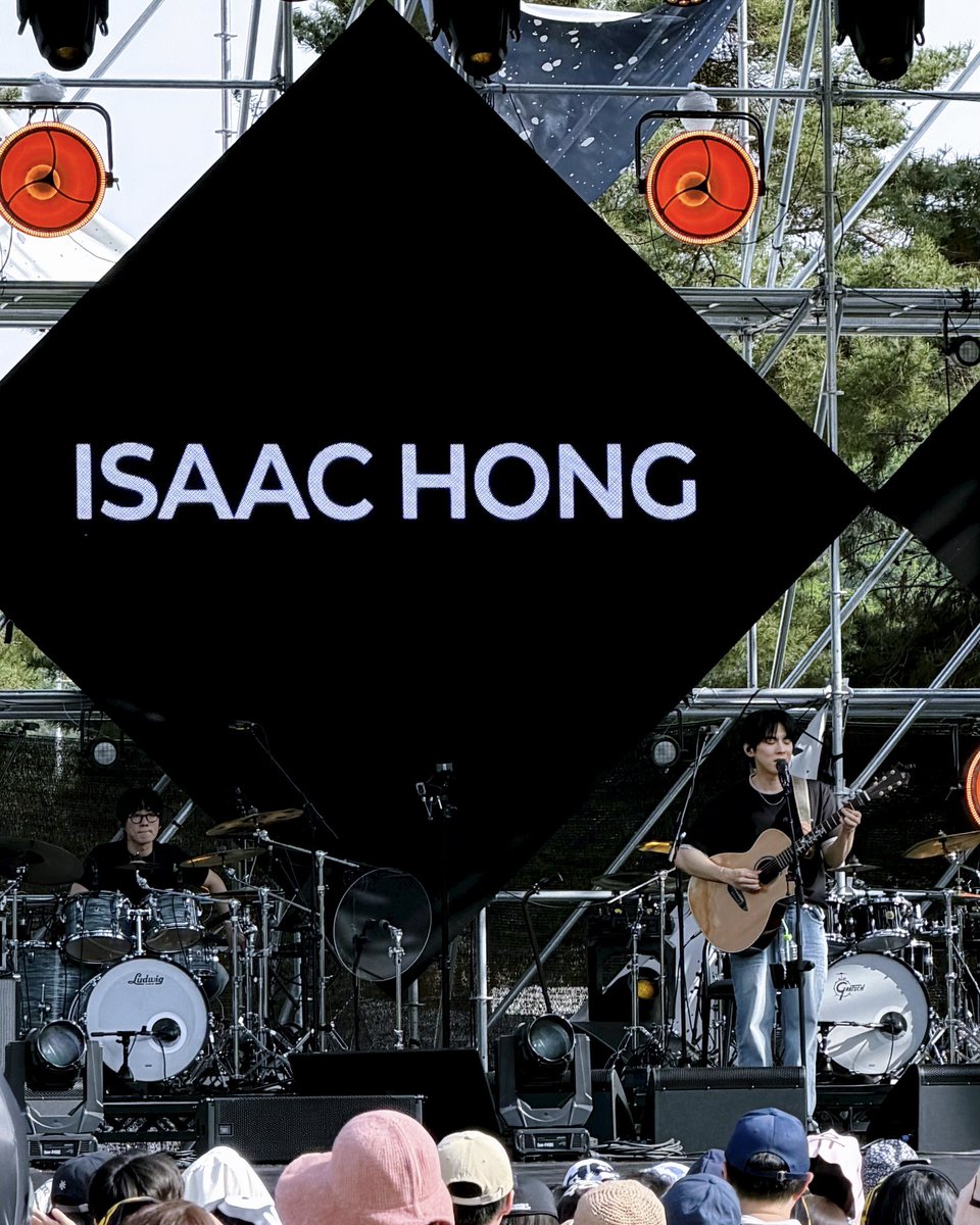 isaac_official_'s tweet photo. 🎤

오늘 이번 EP 타이틀 곡을 처음으로 들려드렸는데 어떠셨나요?
곧 발매되니까 조금만 기다려주세요🏰
잠시후 버스킹에서 만나요! https://t.co/lBV7s9vkcf