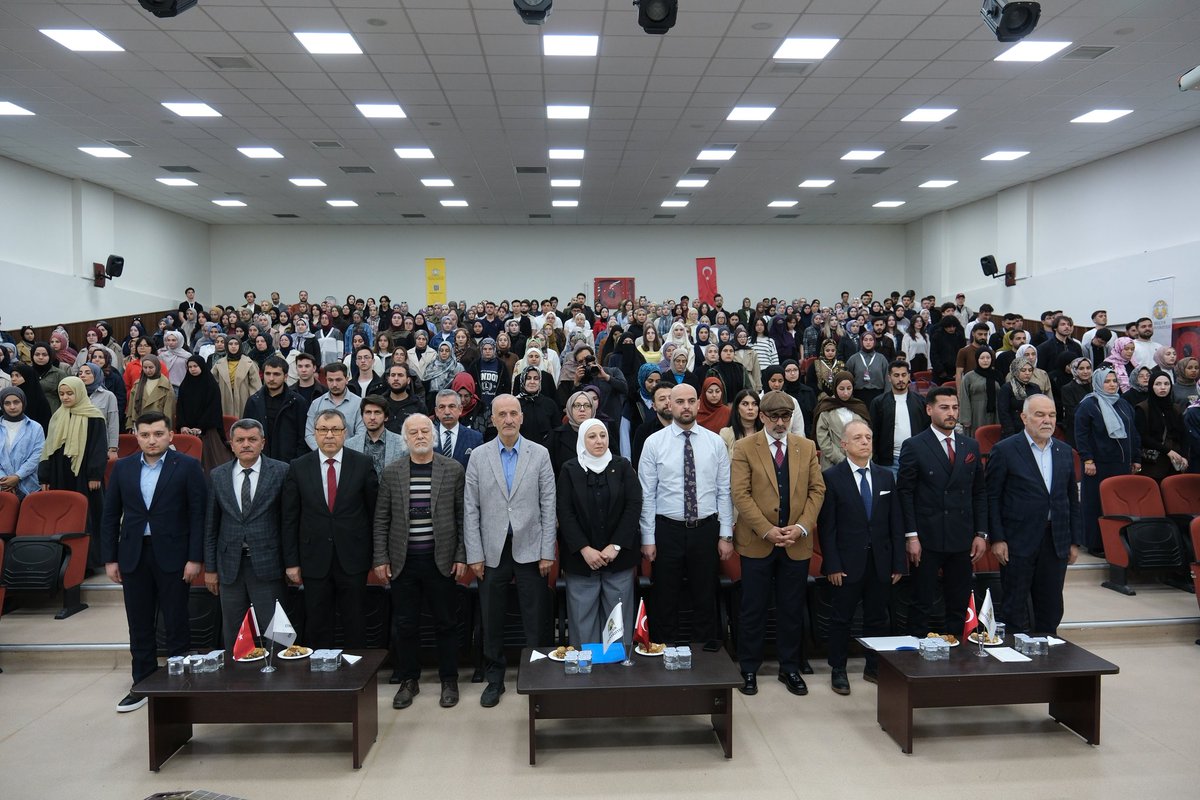 Hasan_zann1's tweet photo. Konya'da tarihi bir gün... 

​Kurucusu olduğum Sürre Gençlik çatısı altında düzenlediğimiz "Arapça Kültür ve Kariyer Zirvesi"ni 450'den fazla gencimizin muazzam coşkusuyla geride bıraktık. Eğitim diplomasisi ve kariyer vizyonu adına harika bir adımdı. https://t.co/ekW1aLdEd0