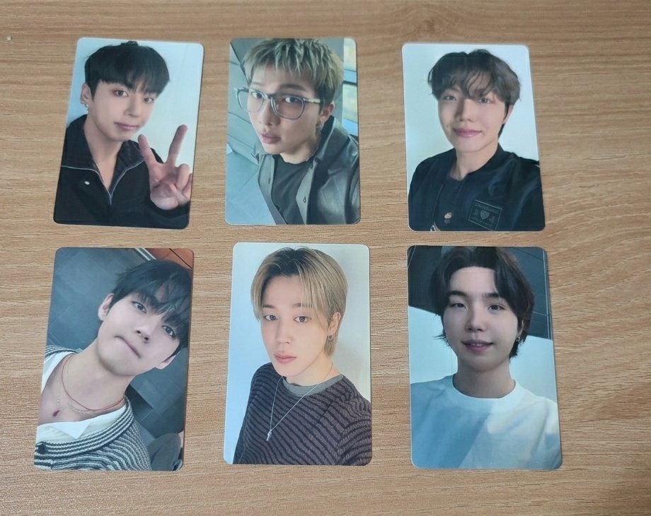 방탄 아리랑 도쿄 콘서트 포토카드 분할 구합니다

위버스 픽업 앨범 현장 특전 럭키드로우 럭드 포카 포토카드 

BTS JAPAN POB
Ot6 = 30usd 

JK 정국 V 태형 SUGA 슈가 JIMIN 지민❌
JIN 진 JHOPE 제이홉 RM 알엠