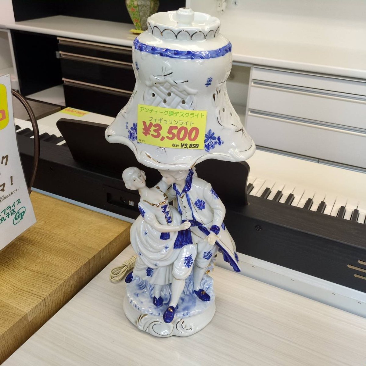 本日商品入荷情報 アンティーク調デスクライト 詳細不明ですが 良い 