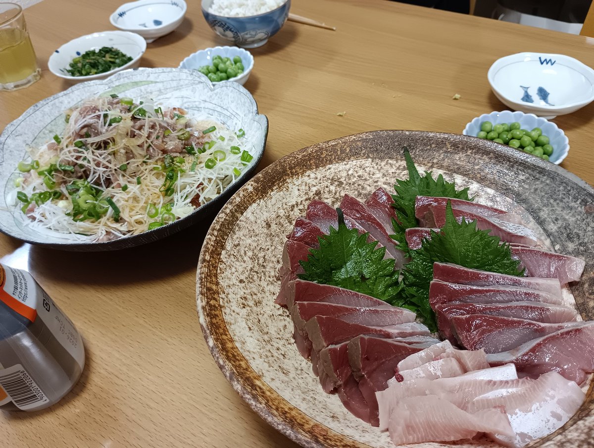 今日は月一で行くバローの日でした。
今日の食卓はブリとアジで美味しくいただきました。