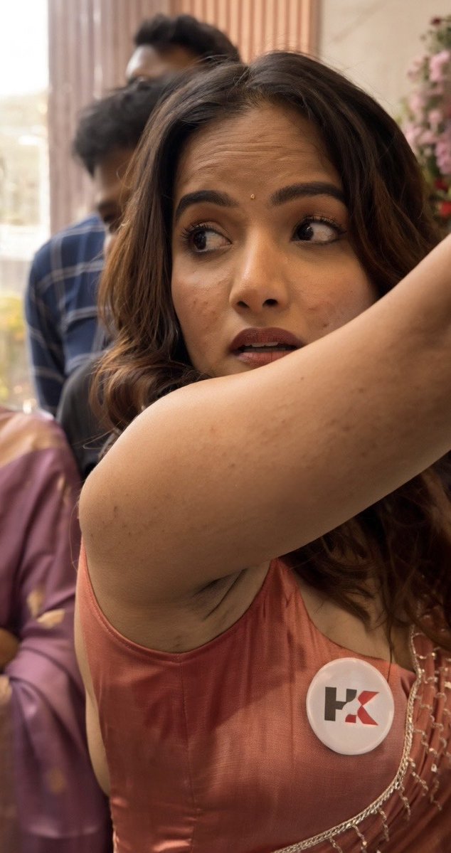 SANKALAPRIYUDU2's tweet image. Siri papa chemata sankalu 🥵🤤
Avi allane taste cheyali ra 👅💦
#sirihanumanthu #gaming