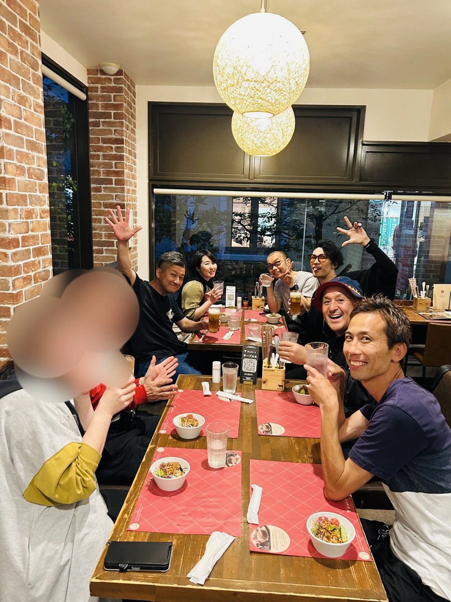 「つかしん20thアニバーサリー　大道芸フェスティバル」無事終了いたしました！
長い一日にお付き合いいただいた皆さま、ありがとうございました。

スタッフさんも交えて参加できる出演者でつかしんの「津の田ミート」さんで打ち上げっ。最幸です！
