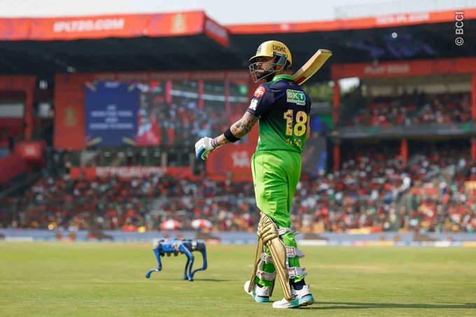 PromptlyHit's tweet image. RCB started like a storm 🌪️🔥
Salt set the tone with a brilliant knock, but DC slowly pulled things back with smart bowling 🧠🎯

Now it’s a classic T20 phase —
RCB need a strong finish, DC looking to restrict under pressure 👀

#RCB #DC #IPL2026 #T20Cricket #RCBvsDC