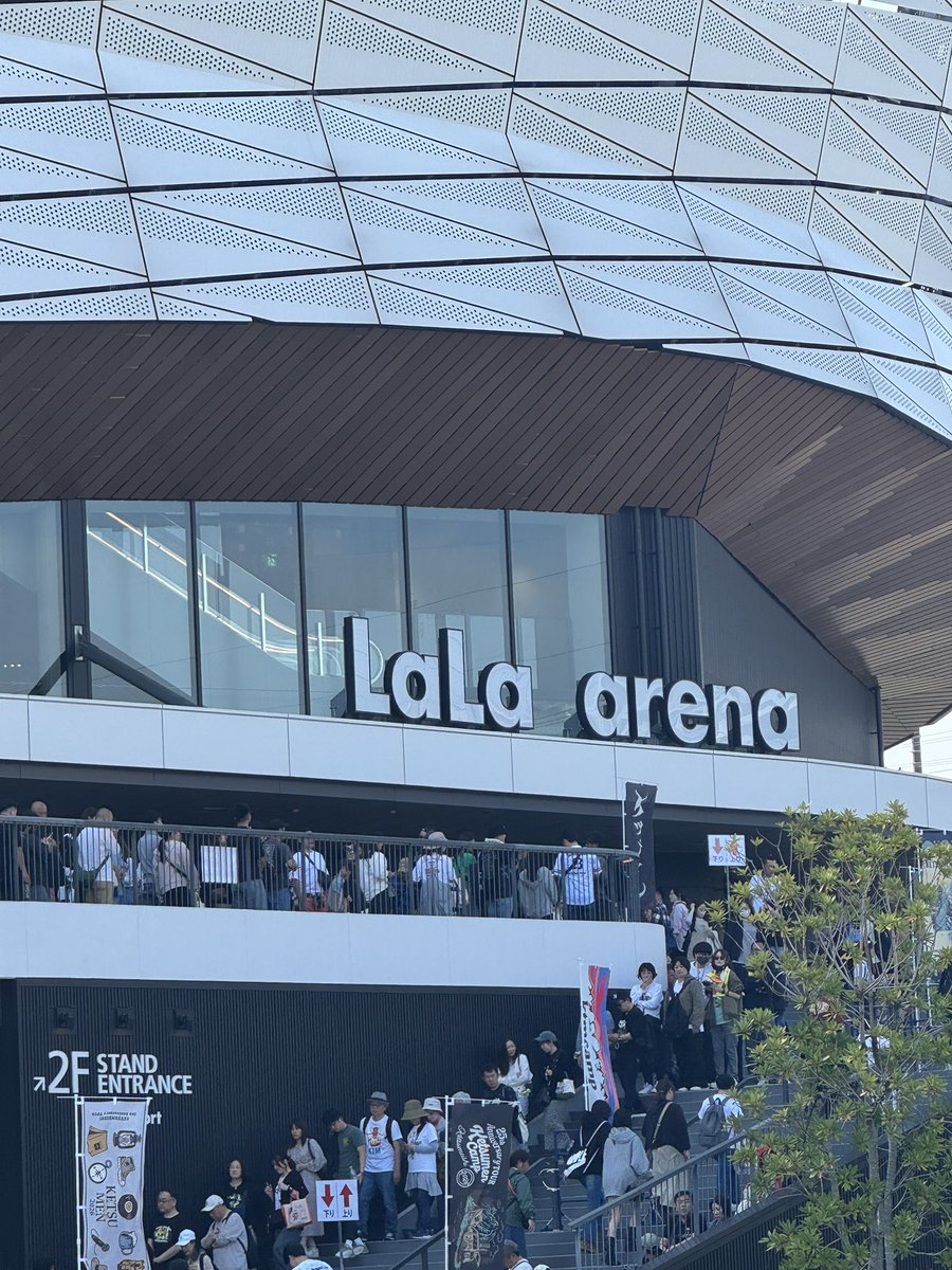 missingboy1003's tweet image. 今週末の2daysは、#ケツメイシ 25th Anniversary TOUR #ケツメンCAMP 2026 at LaLa arena TOKYO-BAYに参戦✨
私にとっては、待望の2026年最初のケツメイシのLive☝️

初めての会場も最高！！
今日は4Fの最後部座席、明日は2Fと違った視点で楽しめそう😉

#ktm 
#25周年おめでとう御座います