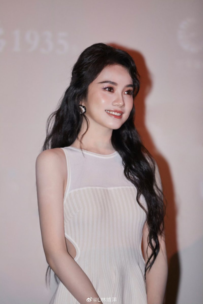 [📸] 260418 | L林博洋 weibo update: Step outside, and you meet spring; take ...