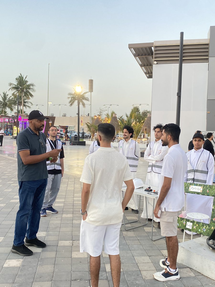 EngClub_UQU's tweet photo. سعد فريق الميكاترونكس اليوم بالمشاركة في فعالية ”وثب“ مع فريق بشوش التطوعي 

حيث قدّمنا تجارب تفاعلية جمعت بين التعلم والمتعة 🤖✨ 

وشهدنا حضورًا مميزًا من مختلف الفئات العمرية، وتفاعلًا رائعًا من الأطفال والشباب والكبار الذين شاركونا الحماس واستمتعوا بتجربة ألعابنا وعروضنا

نفخر بهذه اللحظات التي تصنع الأثر 🌟

#اول_نادي_طلابي #ENGCLUB