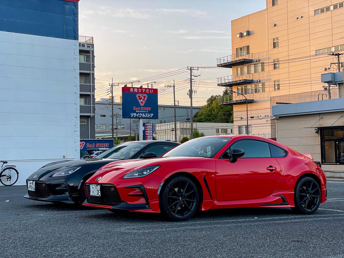 soudiary9's tweet photo. 1年半ぶり？お久しぶりに会えた！！
ようやく赤くなったGR86とも��べられた🚗
楽しすぎて一瞬だったね✨
@8610_NoGR ピースしてくれたの可愛い💕 https://t.co/cuICPfH0HD
