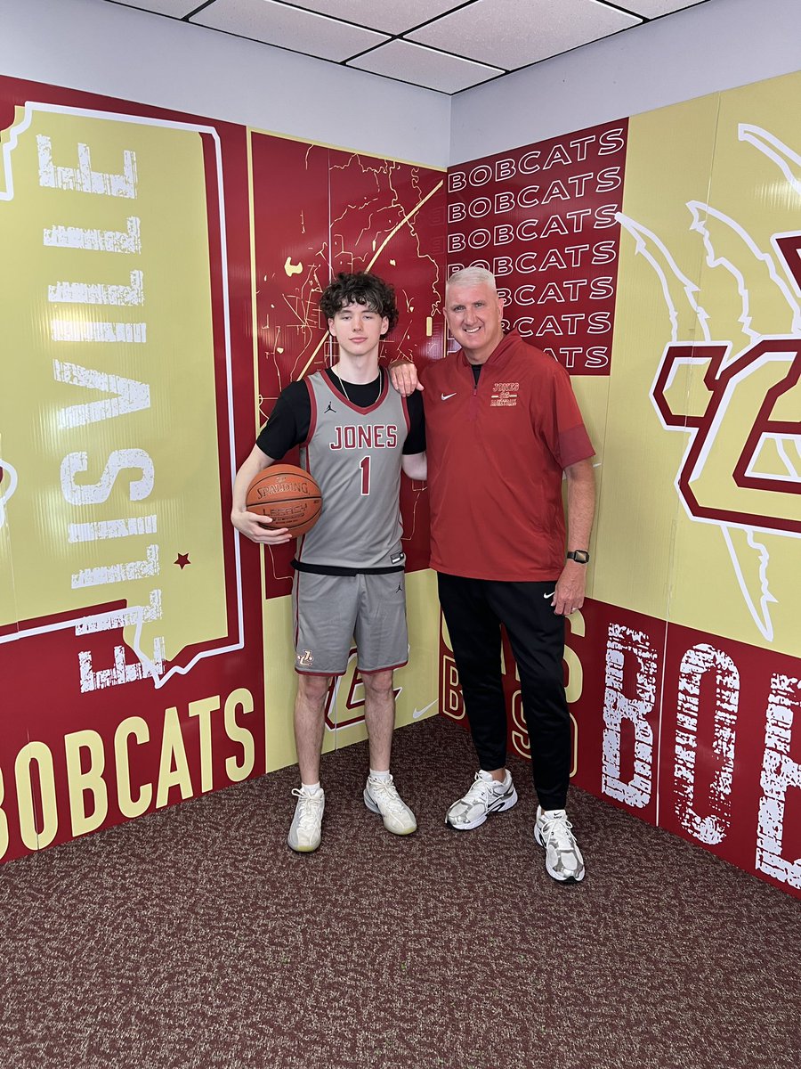 LongviewLobos92's tweet photo. Drew on a visit at Jones College. Thank you Coach Mealer staff for a great visit. https://t.co/SQkHG4s46L