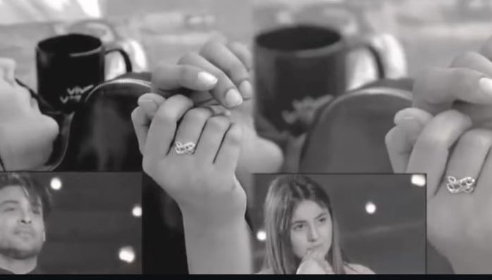 Nilimatalks's tweet photo. The beauty of the same moment being there in their story &amp; them seeing it with so much of affection &amp; adoration.
At the same time the look of pride on their face🙌❤️
#SidNaaz https://t.co/8vGUbtDR7f