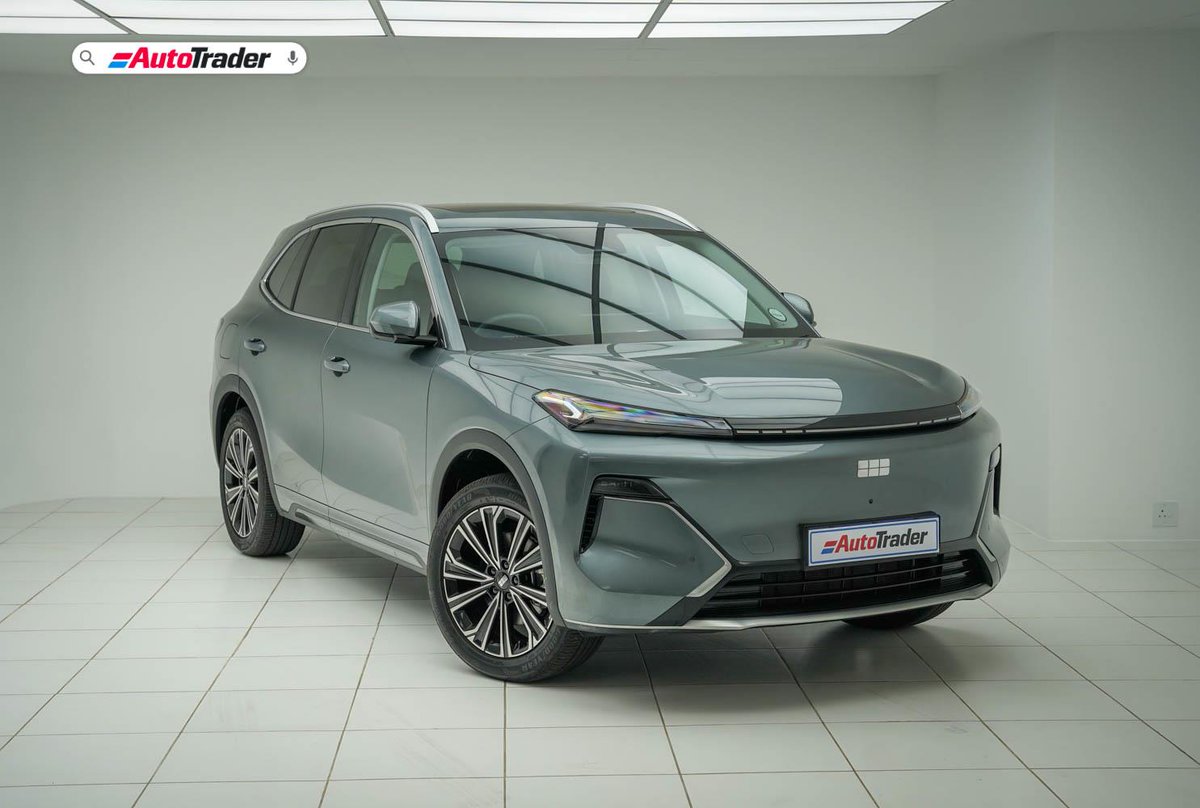 AutoTraderSA's tweet image. This isn't your granddaddy's Geely! The #E5 EM-i hits the mark with tech, style, and efficiency. Is this the best budget-friendly #NEV in SA? bit.ly/GeelyE5EMi2026…
#GeelySA #E5EMi #SUVLife