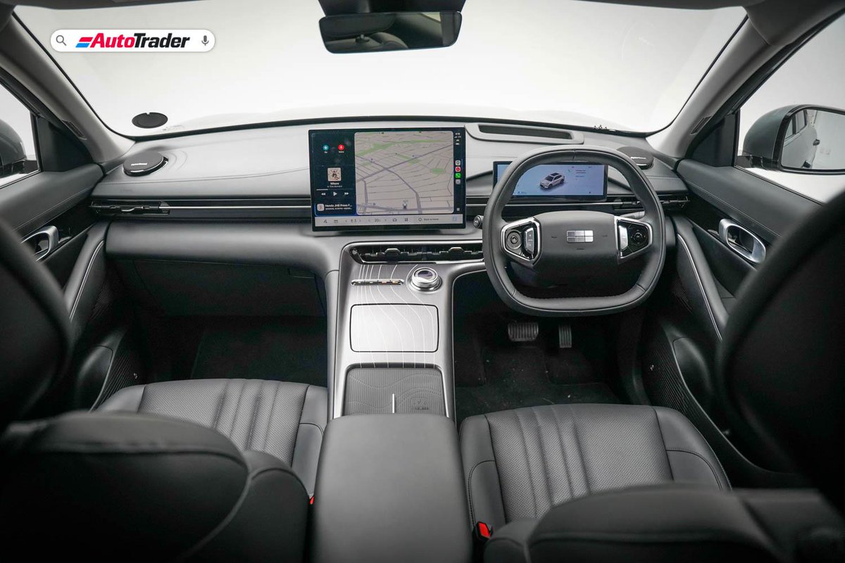 AutoTraderSA's tweet image. This isn't your granddaddy's Geely! The #E5 EM-i hits the mark with tech, style, and efficiency. Is this the best budget-friendly #NEV in SA? bit.ly/GeelyE5EMi2026…
#GeelySA #E5EMi #SUVLife