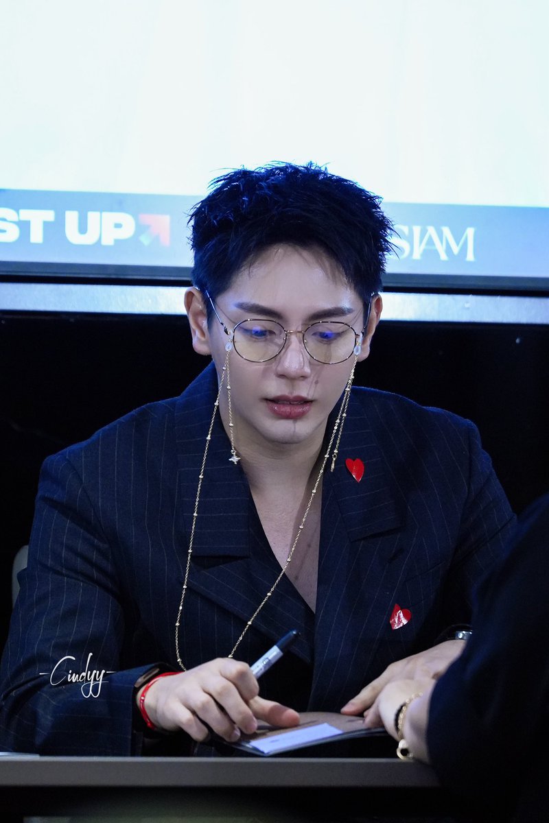 💎💎

UP FANSIGN 2026
#UPCLOSEFansign2026
#uppoompat