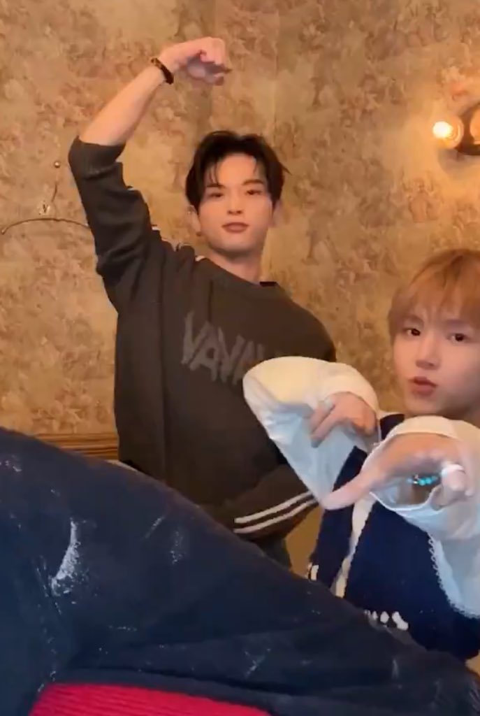 🅔¨̮ 🚪ꄗ*ﾟ tweet media