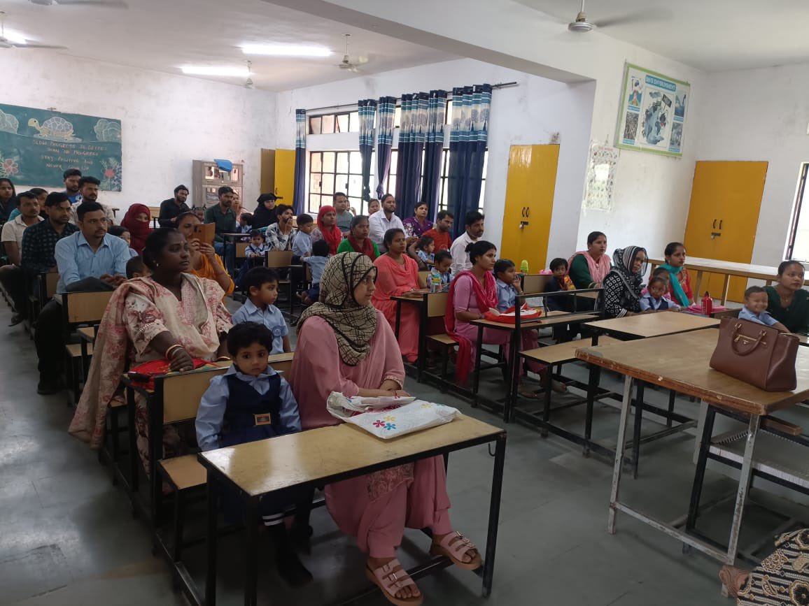 ghs54chd's tweet photo. Orientation Programme -Bal Vatika 1
Parents &amp;students  oriented about school routines and foundational learning .Officiating H/m Ms. Sandeep Kaur &amp;  Bal Vatika 1 Incharge Ms. Harvinder Kaur, accorded a special welcome  with Refreshments  to the young learners.
@SchoolEduChd https://t.co/d8jD0C2vcz