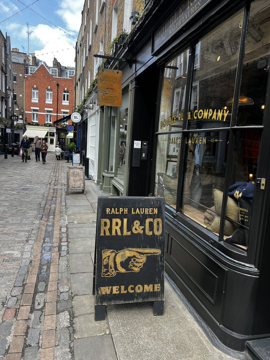 hello_krn's tweet photo. Spent the last week walking into #SoHo boutiques cold.

No appointment. No deck. Just a live demo of Ramp Social. 

Indie boutiques have incredible product and zero discovery reach. When I showed them what we're building — their jaw dropped, not mine.

Just getting started. https://t.co/34msGoZPK7