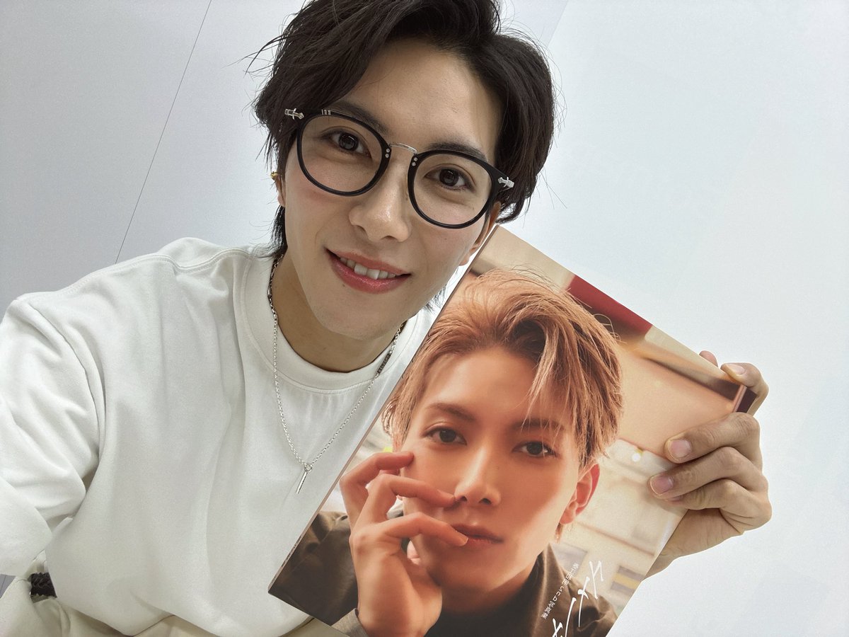 kazuaki_yasue's tweet photo. #泰江和明2nd写真集 
『ユメノサキ』
発売記念イベント初日！！！！！
写真集どうでしたでしょうか💙🤍❤️
色んなこと伝えてくれてほんまに嬉しかったです
みんな本当にありがとう😍✨✨✨✨✨✨✨✨✨✨✨✨✨ https://t.co/W47jJtEPm4