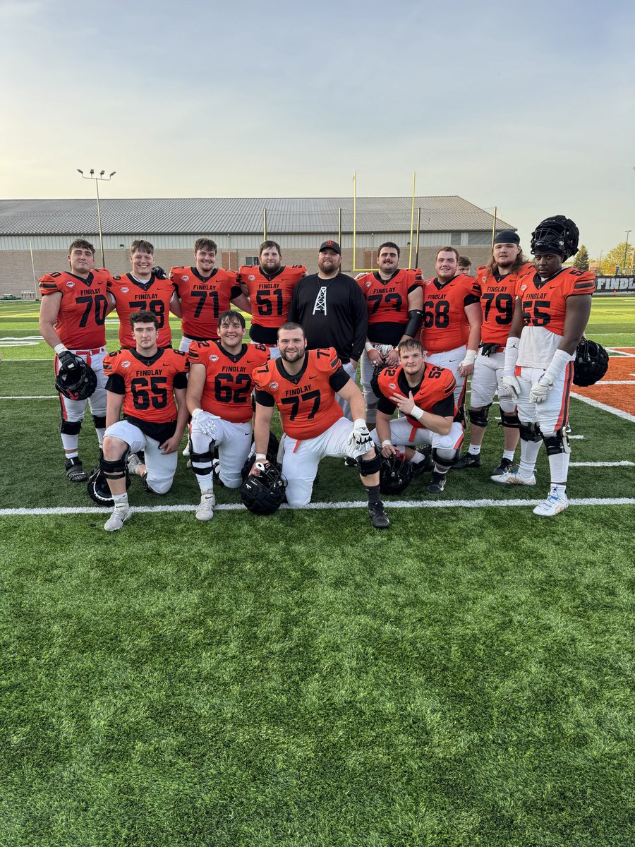 CoachCully_UF's tweet image. Proud of this team, excited for this unit. Now… WE LIFT!
Next Phase: On the road to visit with future Oilers!
#EDGE
#AKBs 
🪨🔨