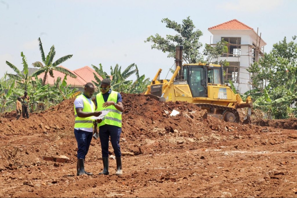 moshrealestates's tweet image. 🏗️ Your vision, our commitment

Trust Mosh Real Estate for reliable and efficient land development services. We help you transform land into meaningful, valuable spaces you can be proud of.

#MoshRealEstate #LandDevelopment #RealEstate #PropertySolutions #InvestSmart #Uganda