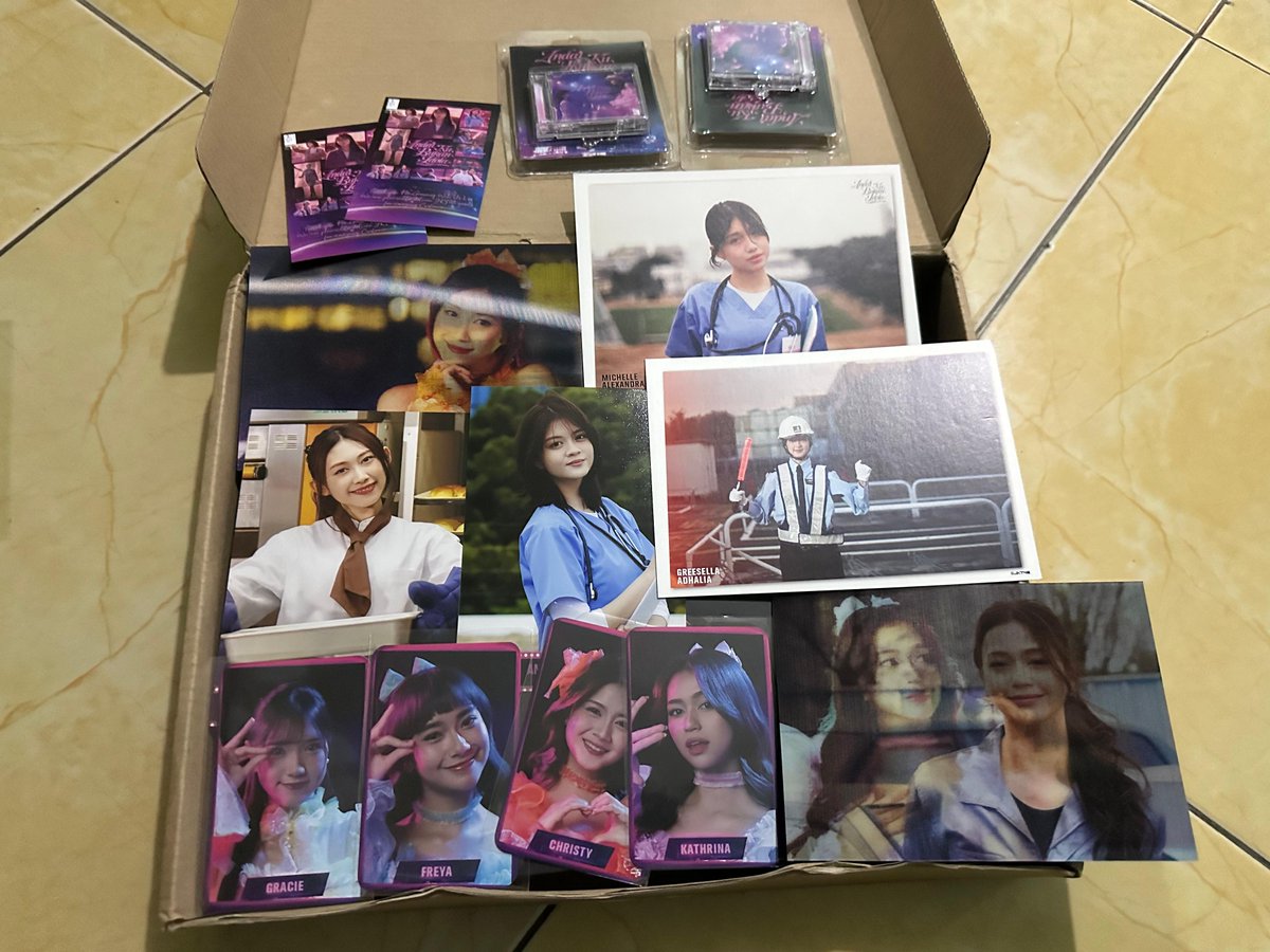 azbeshinc's tweet photo. #WTS Andai Ku Bukan Idola
#AKBI Special Set // Photobook Only bisa juga.. Poster dpt Michie &amp; Fiony

Shopee Free Ongkir / KRL COD Bisa juga https://t.co/CYmNrY9xeO