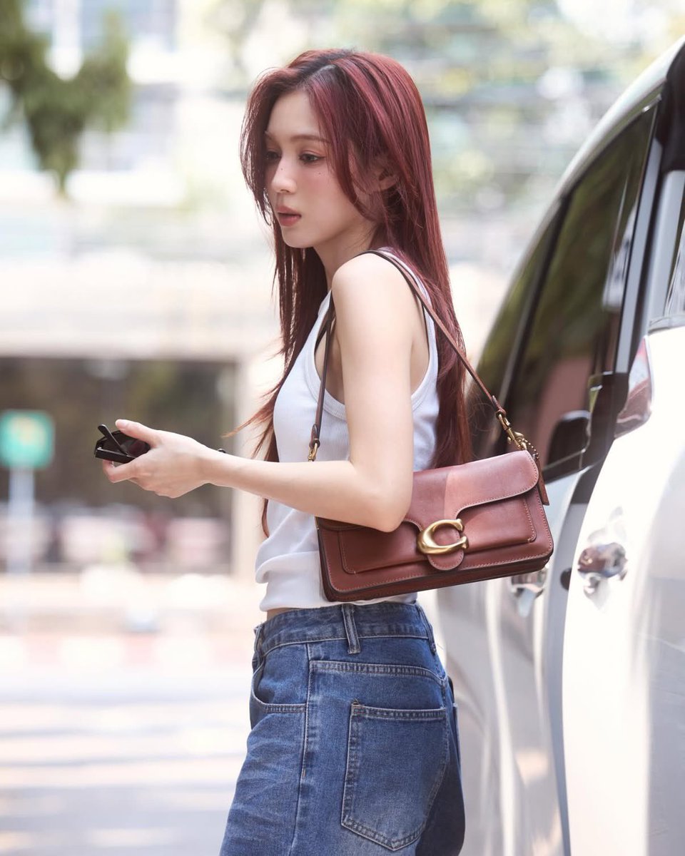 Ching_2805's tweet image. So like this way of presenting the brand: simple clothing paired with bags, 
a natural, clean, and comfortable visual.

She's a perfect fit to be a brand ambassador.-Loverrukk 
.

#Coach
#loverrukk @loverrukk 
#TabbyShoulderBag