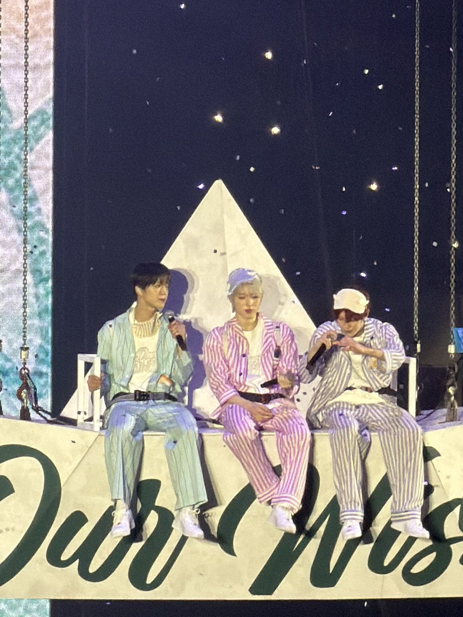 오밑댕
오시온 고소공포증 이겨내고 하트하는데
김대영: 이거놓치면죽는다