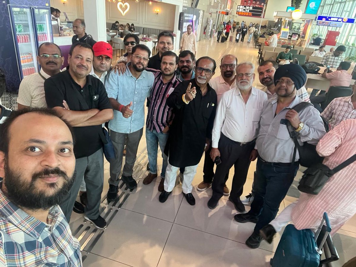 AibeaAnkur's tweet photo. UPBEU delegates moving to Bangalore to attend AIBEA Conference
#30thConferenceAIBEA 
#Bangalore 
#AibeaConference https://t.co/1wiFVAS2SS