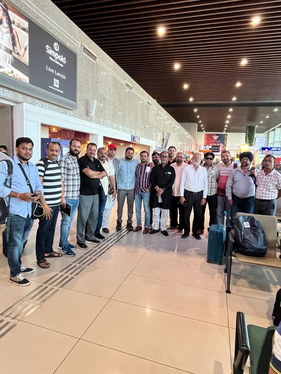 AibeaAnkur's tweet photo. UPBEU delegates moving to Bangalore to attend AIBEA Conference
#30thConferenceAIBEA 
#Bangalore 
#AibeaConference https://t.co/1wiFVAS2SS