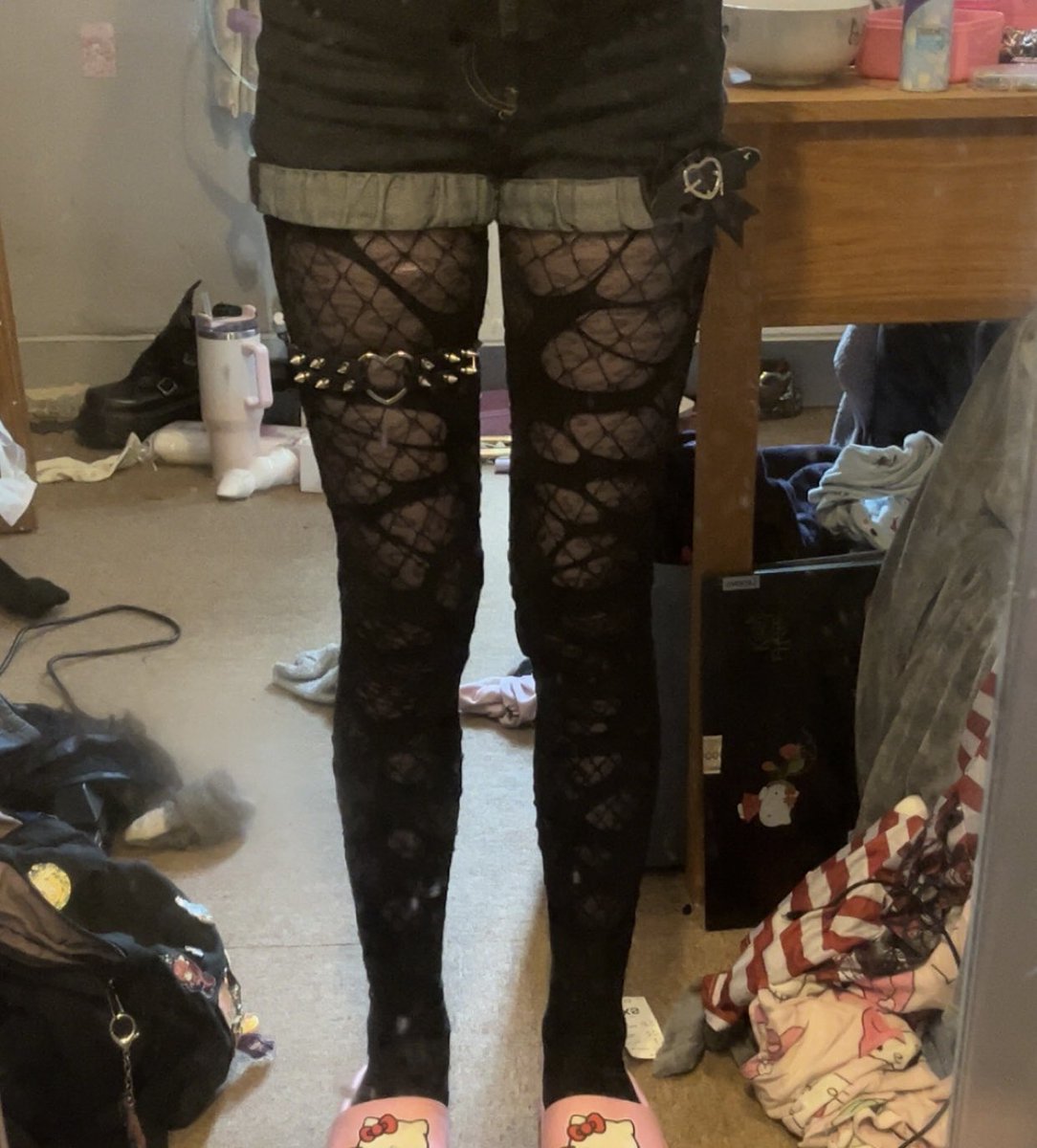 ava 🐾🍭 edtwt 0 DAY NO BINGE tweet media