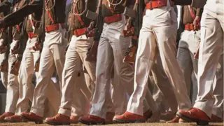 हरियाणा पुलिस कॉन्स्टेबल भर्ती की मेरिट लिस्ट ने हंगामा मचा दिया।
कट ऑफ
⛔GEN 52.17
⛔EWS 71.93
⛔BC-A 65.06
⛔BC-B 69.90
⛔OSC 64.04
⛔DSC 57.85
अनुसूचित जाति समेत सभी आरक्षित वर्गों में कटऑफ सामान्य से ज्यादा है।
सरकार का यह आरक्षण विरोधी फैसला युवाओं का भविष्य कुचल रहा है।