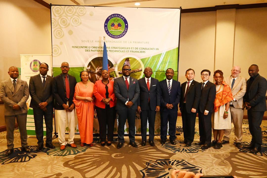 lequotidien509's tweet image. Selon une note publiée par Le Ministère de l’Environnement, l'institution a réuni ses partenaires techniques et financiers à Pétion‑Ville pour renforcer la coordination autour des priorités nationales. #Haïti #Environnement #DéveloppementDurable #KonbitZeroDechet