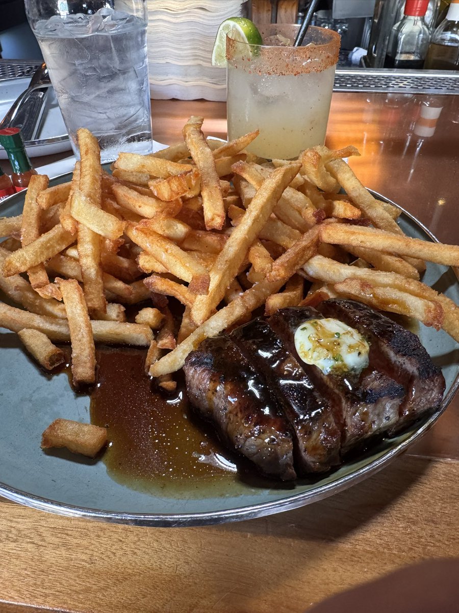 CoachHop's tweet image. 🍺🥩🍟🍹🤠⭐️ #Friday #happyhour #SteaksndFrites #cowboystar @eastvillagesd @Eater @EaterSanDiego