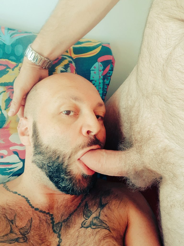 C'est l'heure du 🍼😜🍆
It's time for 🍼😜🍆