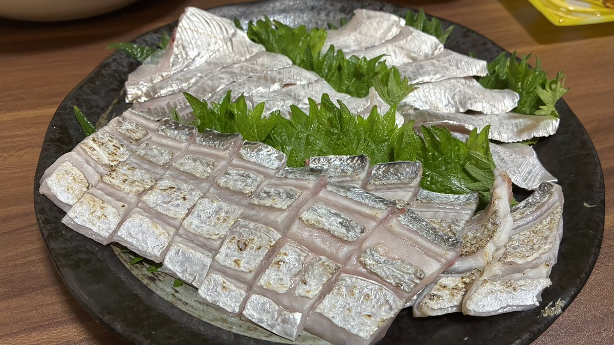 bb___jpn's tweet photo. タチウオの刺身、炙り
あとなんとなく作ってみたタチウオユッケが美味しかった https://t.co/U3QnPinrBQ