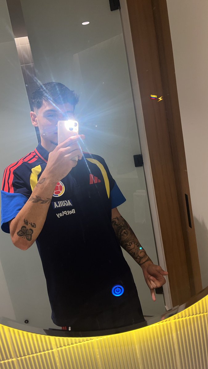 Alejandro Quiroz Laosa (2007) 🇪🇸🇨🇴🥅⚽
Es un mediocampista ofensivo nacido en España 🇪🇸, de padre colombiano 🇨🇴.

Formado Levante UD 🇪🇸. Pasó por el Valencia sub 19. Actualmente juega en el Girona Juvenil A 🇪🇸. 

🇪🇸 sub 16 en 2022.
🇨🇴 sub 19 en 2026. 

Elegible por 🇨🇴 y 🇪🇸