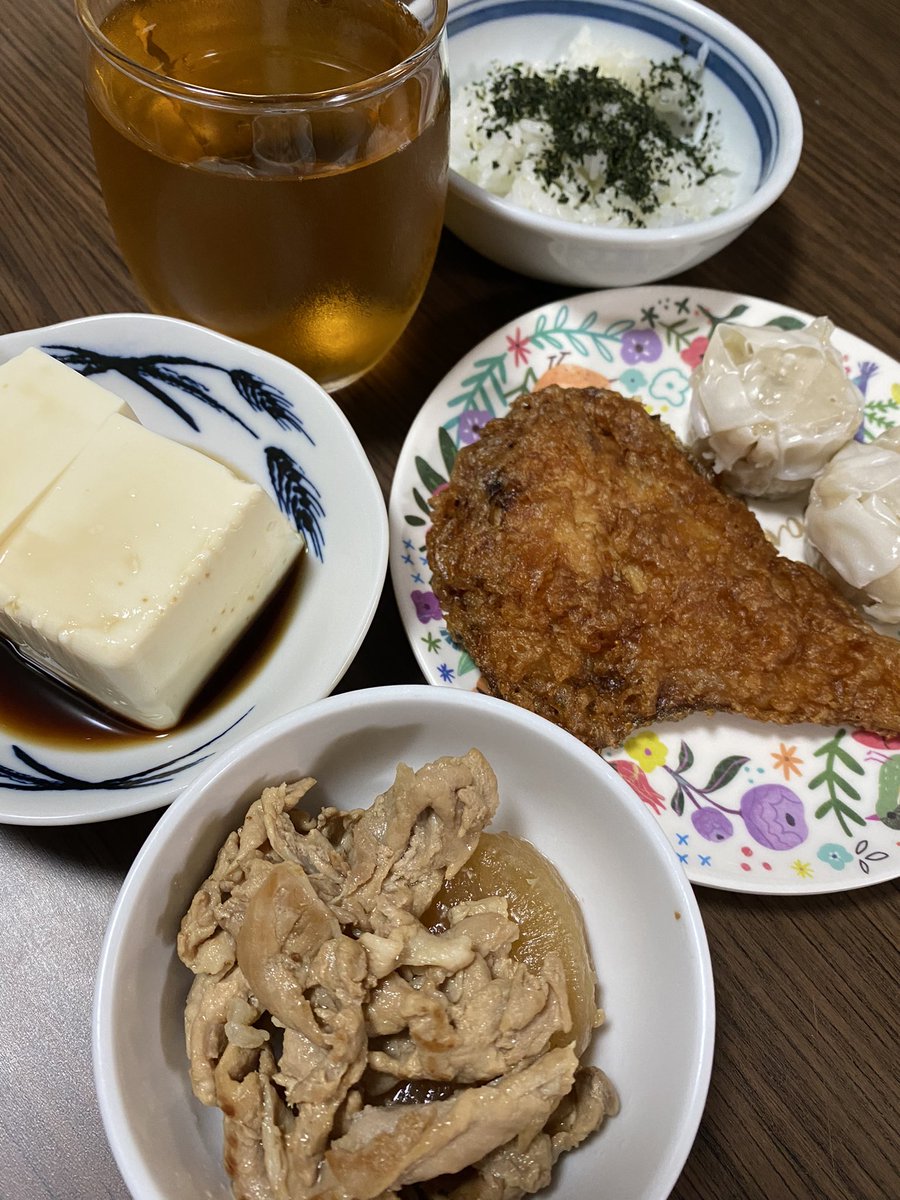 料理作りたくない日は作りません
あるもんと買ってきたもん食べる