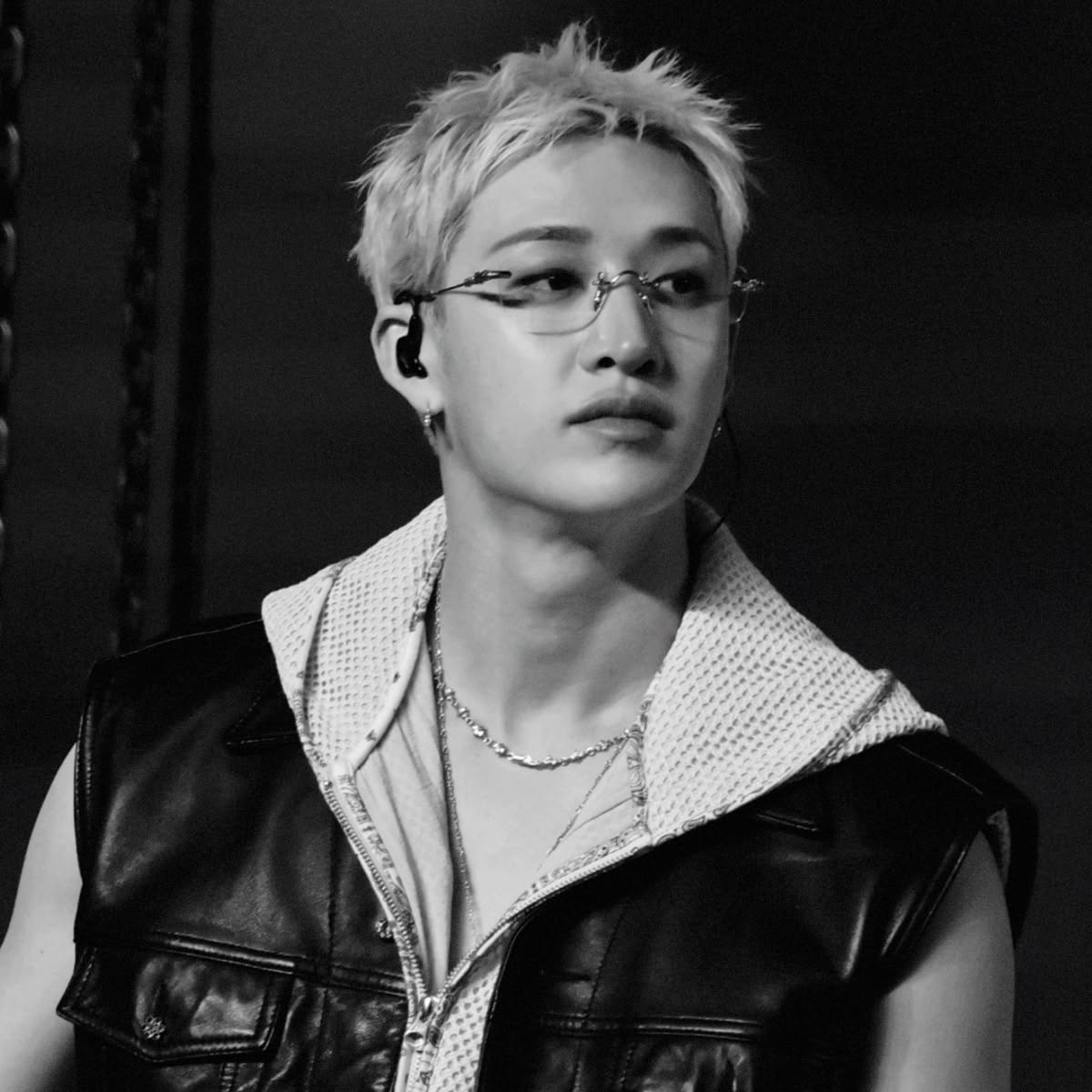 lia•°• held chan's hand 🥺😭 tweet media